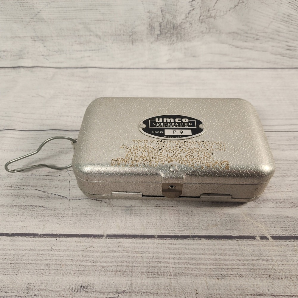 Vintage Umco P-9 Aluminum Pocket Tackle Box Double Sided Fishing Lure Case